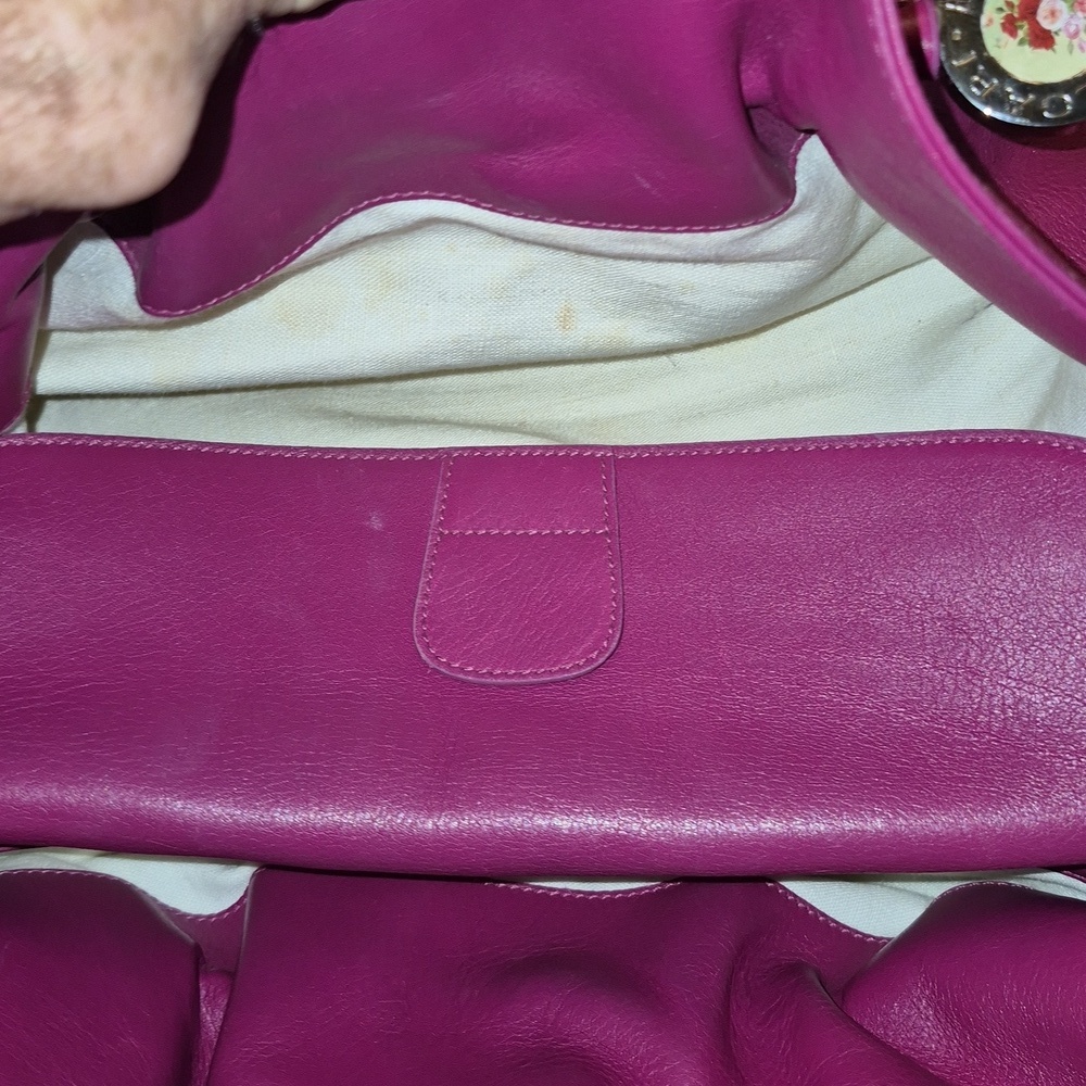 Bvlgari: Fushia Leather Twist Shoulder Bag.Very Nice Cond. L.14"xH.10"×D.9". - Picture 13 of 16